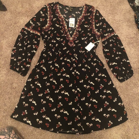 Forever 21 Dresses & Skirts - Forever 21 long sleeve floral dress